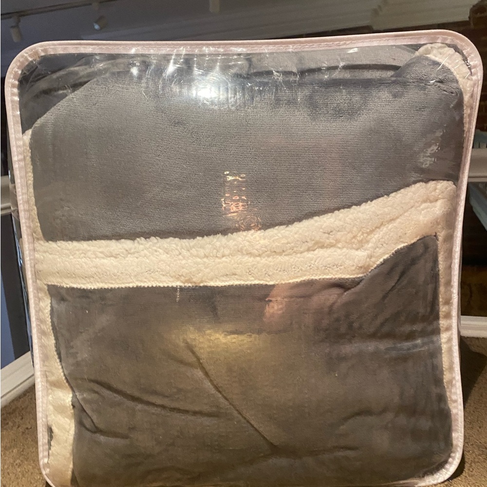 UGG Comforter Set Full/Queen - Picture 11 of 11
